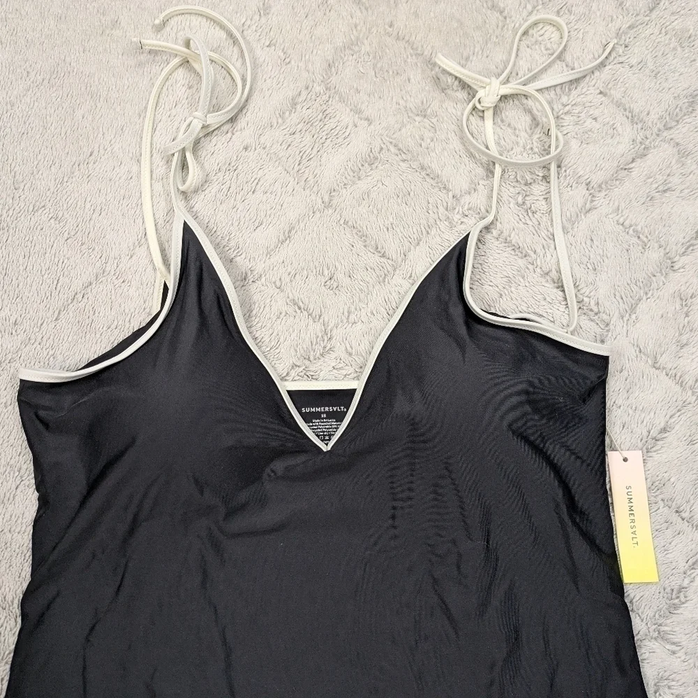 Summersalt Swimsuit Women's 18 Black White Contrast Strap Backflip One Piece